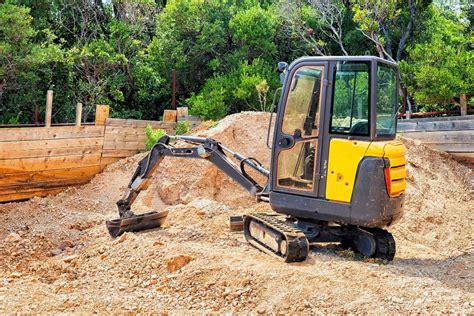 how easy to drive a mini digger|training for mini digger operator.